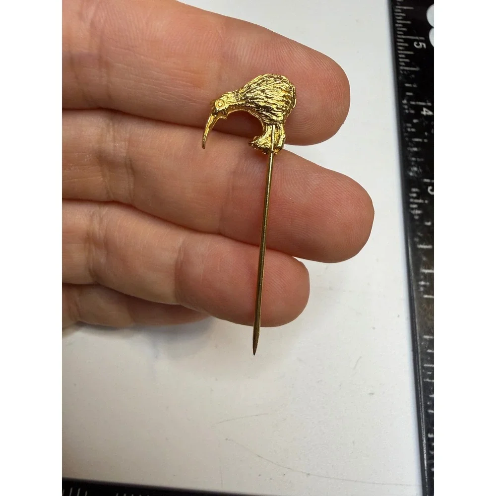 Vintage Gold Tone Kiwi Bird Stick Pin New Zealand Souvenir Lapel Hat Pin